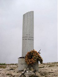 La colonna mozza eretta sull'Ortigara che reca l'iscrizione: "Per non dimenticare"