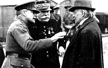 Da sinistra: Douglas Hag, Joseph Joffre e David Lloyd George
