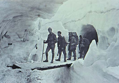 Gallerie nel ghiacciaio della Marmolada