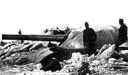 Le cupole corazzate Schneider, ormai inutilizzabili, rimangono armate nell'estate del 1916 