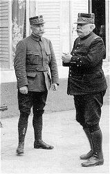 Petain (sulla sinistra) con Joffre