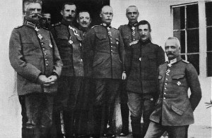 Falkenhayn (ultimo a destra) con lo Stato Maggiore Bulgaro, 1915